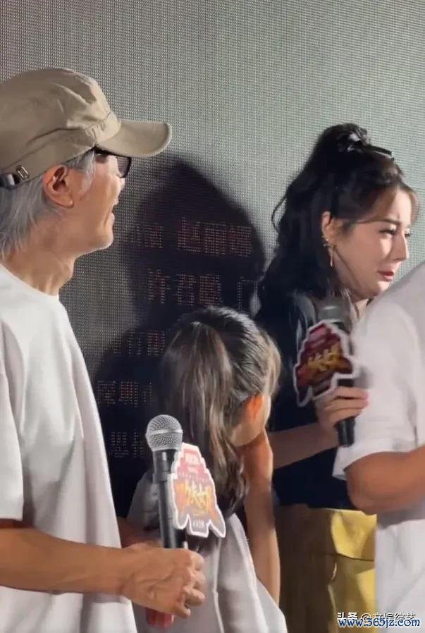 迪丽热巴听到周星驰被索吻的反应 惊愕躲避显真性情