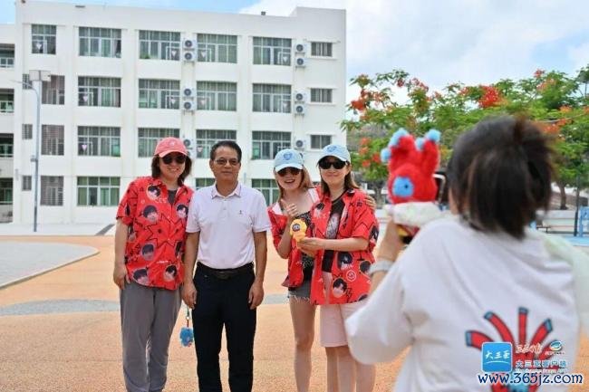 陈楚生在三亚唱起了给三亚的歌 家乡情深共庆生